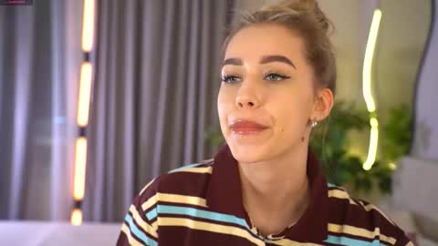 Snapshot of jjennnyy chatting on 02.25.26 Jenny online show from 02.25.26