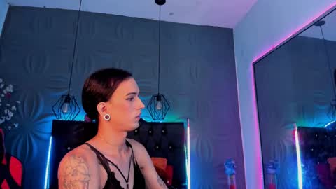 Joa Isaza     online show from 01.11.25