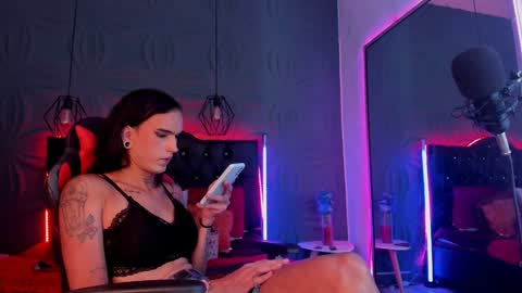 Joa Isaza     online show from 01.19.25