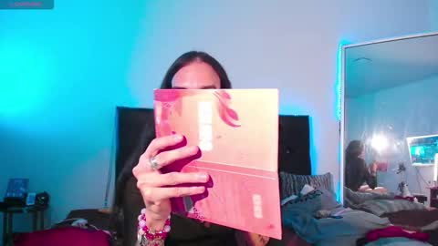 Joa Isaza     online show from 02.18.26