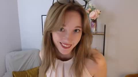 Mia online show from 10.09.25