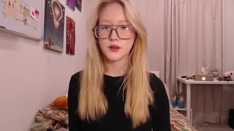 joan_kiss online show from 09.10.25