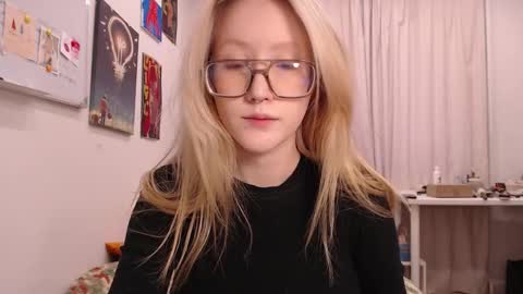 joan_kiss online show from 09.19.25