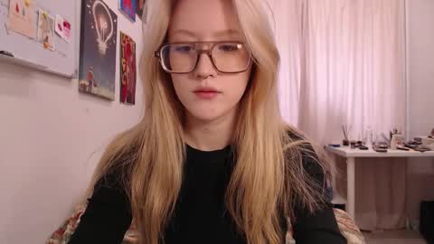 joan_kiss online show from 09.24.25