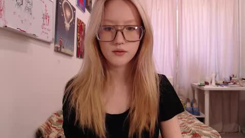 joan_kiss online show from 09.29.25