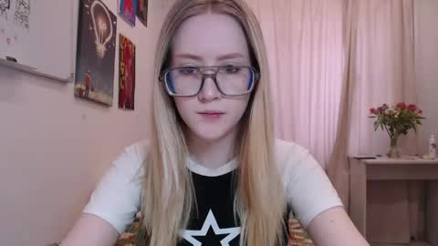 Snapshot of joan_kiss chatting on 04.23.26 joan_kiss online show from 04.23.26