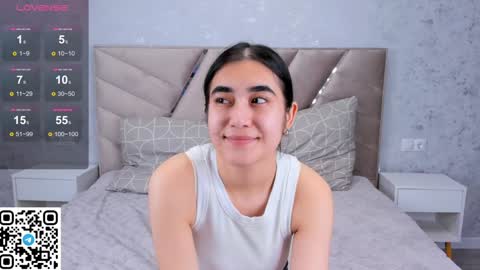 Snapshot of joangoulder chatting on 12.20.24 Mia online show from 12.20.24