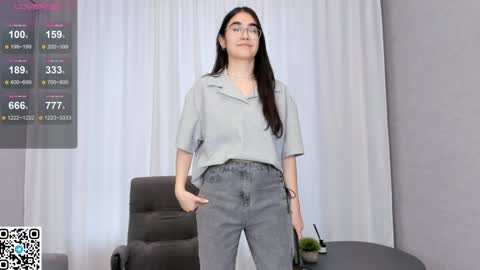 Snapshot of joangoulder chatting on 01.04.25 Mia online show from 01.04.25