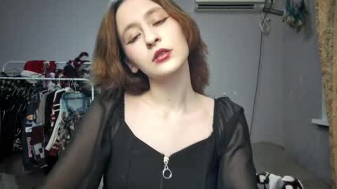 Joannatompson online show from 02.18.25