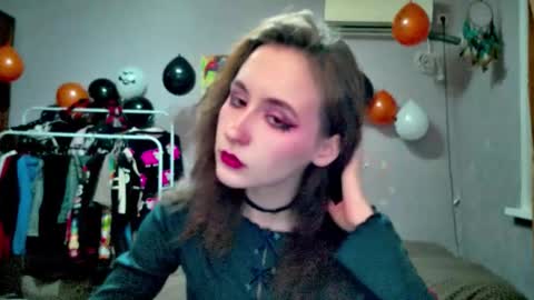 Joannatompson online show from 10.16.25
