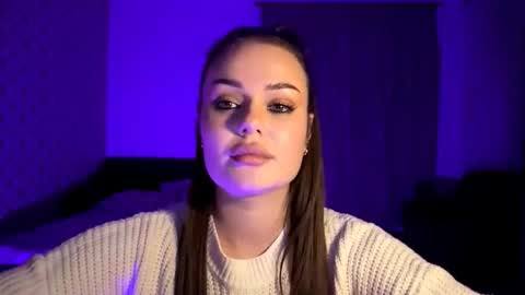 Snapshot of joannegudat chatting on 12.17.25 Elizabeth online show from 12.17.25