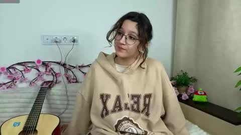 Snapshot of joannwhitver chatting on 12.18.25 Nana online show from 12.18.25