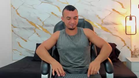 Snapshot of johan_miller1 chatting on 11.17.25 johan online show from 11.17.25