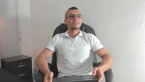 Snapshot of johan_miller1 chatting on 11.29.25 johan online show from 11.29.25