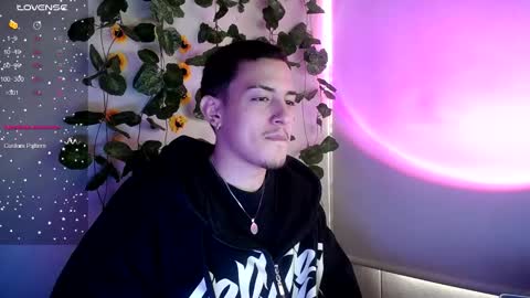 Snapshot of johan_parker222 chatting on 09.17.25 johan_parker222 online show from 09.17.25