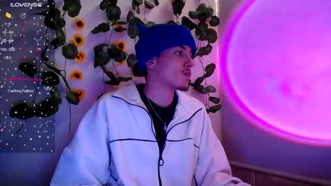 Snapshot of johan_parker222 chatting on 09.28.25 johan_parker222 online show from 09.28.25