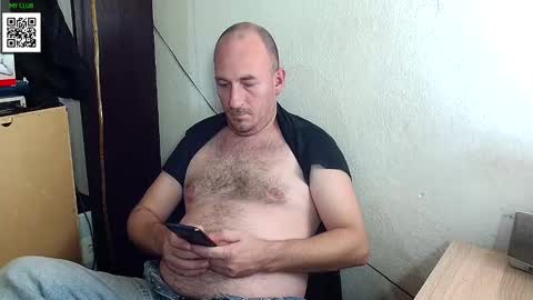 Snapshot of johanbarker chatting on 12.24.24 Johan online show from 12.24.24