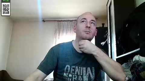 Snapshot of johanbarker chatting on 02.10.25 Johan online show from 02.10.25