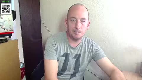 Snapshot of johanbarker chatting on 02.10.25 Johan online show from 02.10.25
