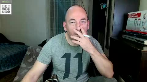 Snapshot of johanbarker chatting on 03.10.25 Johan online show from 03.10.25