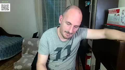 Snapshot of johanbarker chatting on 03.12.25 Johan online show from 03.12.25