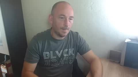 Snapshot of johanbarker chatting on 09.30.25 Johan online show from 09.30.25
