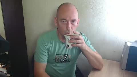 Snapshot of johanbarker chatting on 10.12.25 Johan online show from 10.12.25