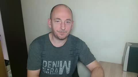 Snapshot of johanbarker chatting on 12.22.25 Johan online show from 12.22.25