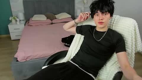 Snapshot of john_arthurs chatting on 09.13.25 John online show from 09.13.25