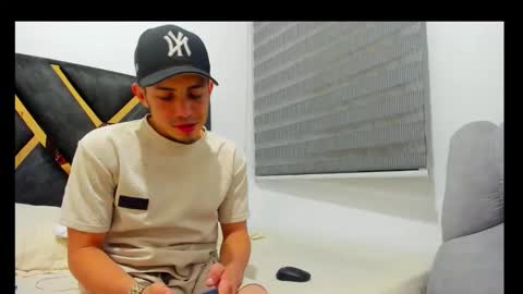 john_hot690 online show from 04.12.26