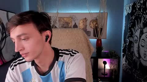 Snapshot of john_weasley chatting on 01.05.25 John online show from 01.05.25