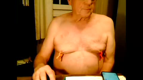 Snapshot of johnjohn6226623 chatting on 12.17.25 johnjohn6226 online show from 12.17.25