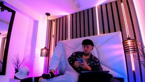 johnsonisaac94  online show from 09.17.25