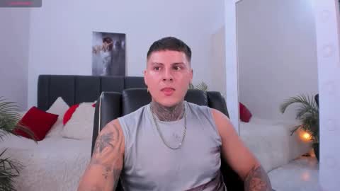 Snapshot of johny_multicum chatting on 10.25.25 Johny online show from 10.25.25