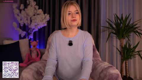 Snapshot of joice_queen chatting on 11.14.25 Paula online show from 11.14.25