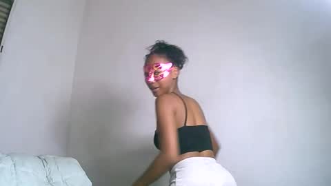 Snapshot of jojoolie chatting on 12.17.25 jojoolie online show from 12.17.25