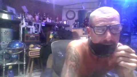 Snapshot of jokathegemini chatting on 10.04.25 JokatheGemini online show from 10.04.25