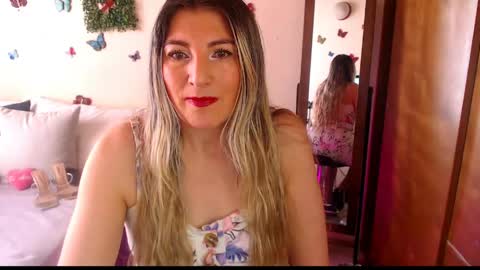 Jolie Mature online show from 04.20.26