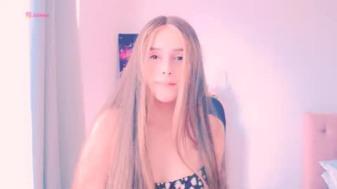 Snapshot of joliinee chatting on 10.23.25 ArianaJoliiee online show from 10.23.25
