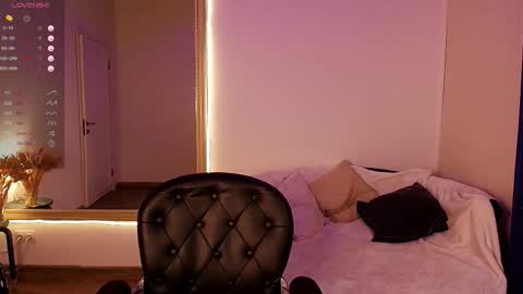 Polly  online show from 10.17.25