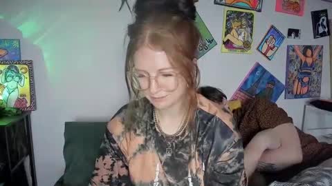 Snapshot of jonahandsarah chatting on 12.19.24 JONAH AND SARAH online show from 12.19.24