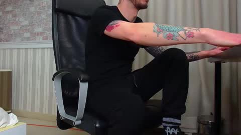 Snapshot of jonahshaw chatting on 12.15.25 JonahShaw online show from 12.15.25