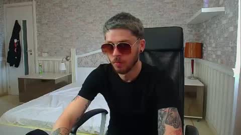 Snapshot of jonahshaw chatting on 06.16.26 JonahShaw online show from 06.16.26