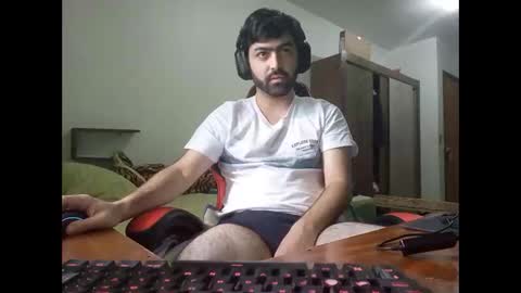 Snapshot of jonasf2525 chatting on 11.26.25 jonasf2525 online show from 11.26.25