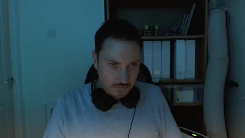 Snapshot of jonjlee2001 chatting on 10.05.25 Jon online show from 10.05.25