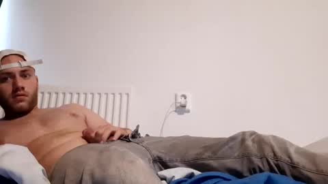 Snapshot of jonnyblow chatting on 09.10.25 J online show from 09.10.25