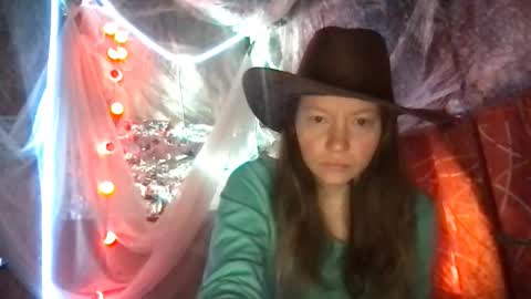 Snapshot of jony_marta chatting on 10.15.25 Jony Marta GMT 2000-0100 every day online show from 10.15.25