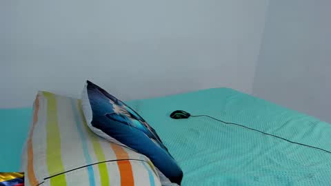Jordn  follow me on my soyjordanditri  model account online show from 01.23.25