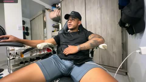 Snapshot of jordylatin202 chatting on 11.12.25 DAVID online show from 11.12.25