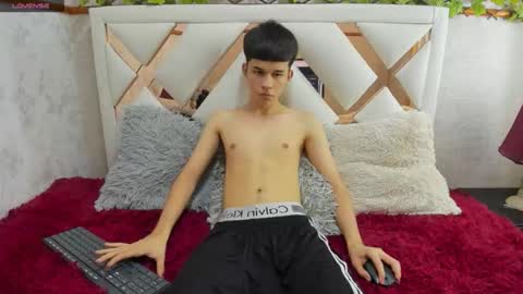 Snapshot of josedaviidd chatting on 12.15.25 JOSE DAVID online show from 12.15.25